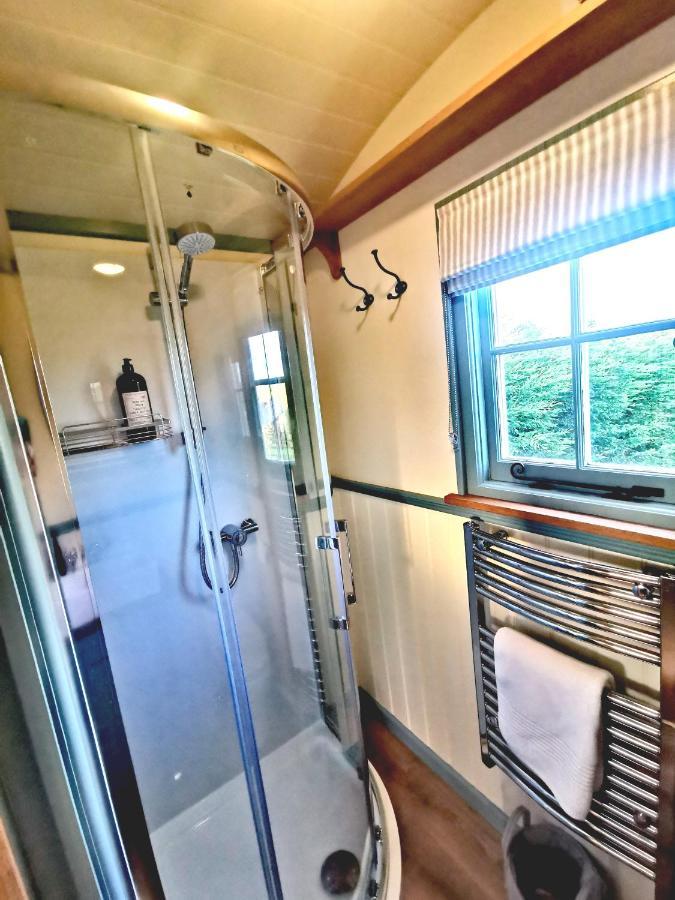 Toms Hut And Robins Rest Shepherd Huts Near Wadebridge Exteriör bild