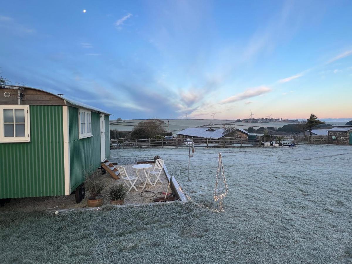 Toms Hut And Robins Rest Shepherd Huts Near Wadebridge Exteriör bild
