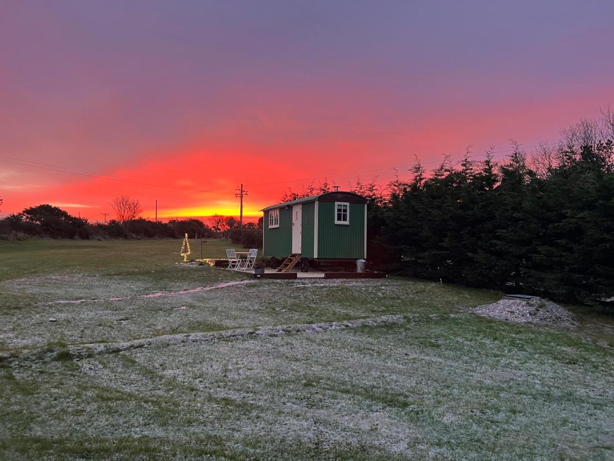 Toms Hut And Robins Rest Shepherd Huts Near Wadebridge Exteriör bild