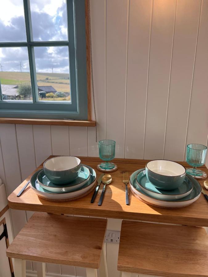 Toms Hut And Robins Rest Shepherd Huts Near Wadebridge Exteriör bild