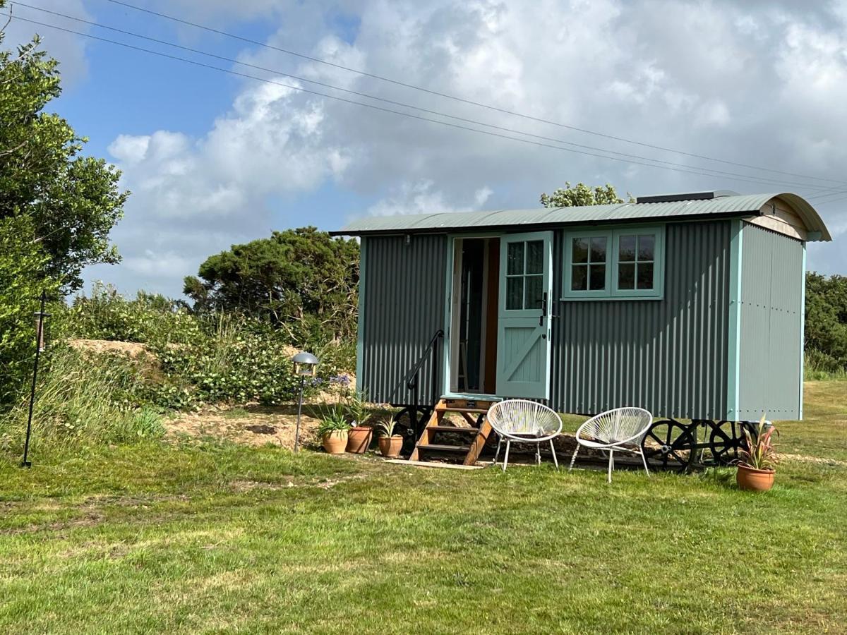 Toms Hut And Robins Rest Shepherd Huts Near Wadebridge Exteriör bild