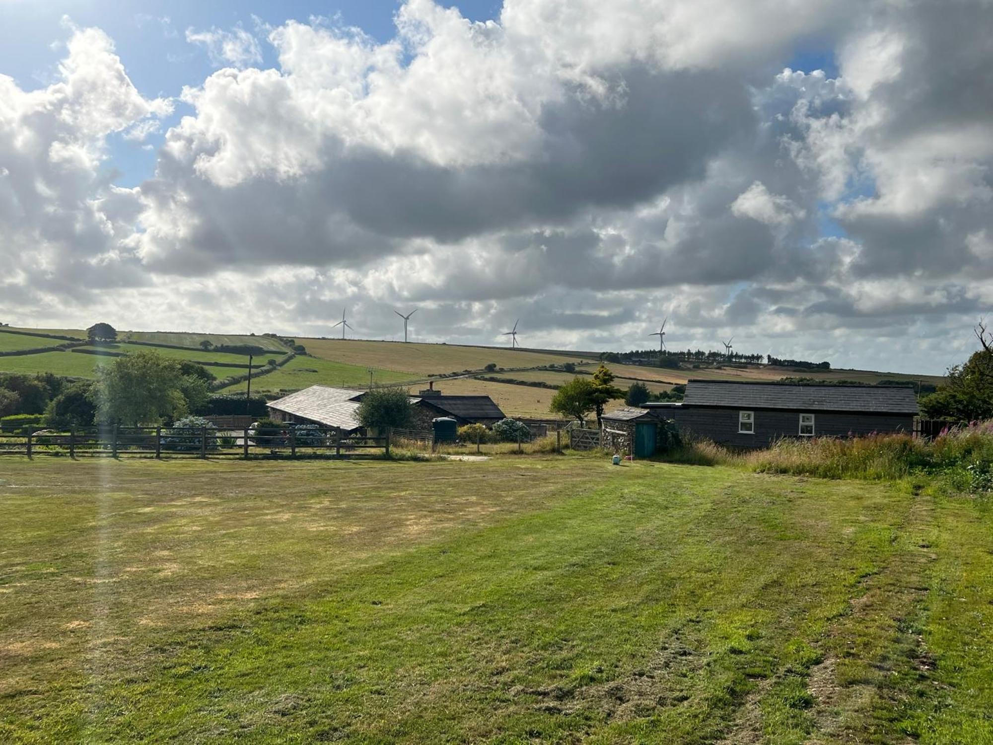 Toms Hut And Robins Rest Shepherd Huts Near Wadebridge Exteriör bild